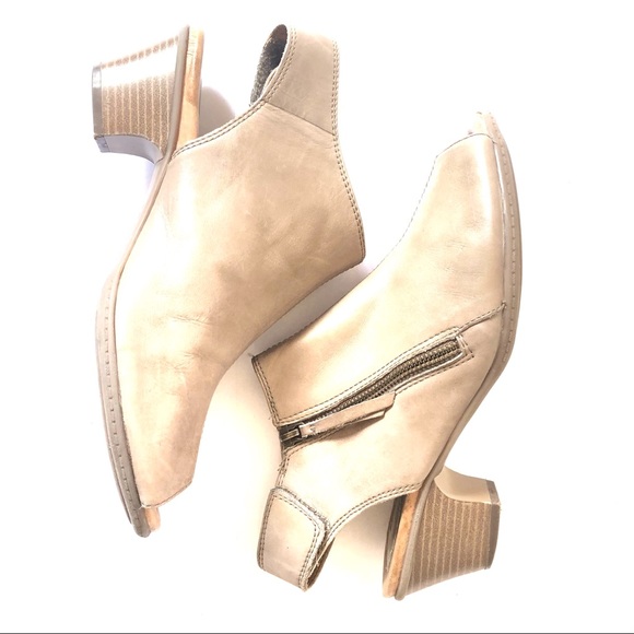 Earth Kristy Taupe Leather Slingback Bootie/Sandal - Picture 2 of 9